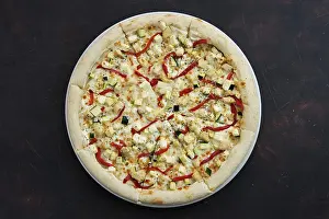 Close Up Pizza Drucke: Close up view of pizza with chicken