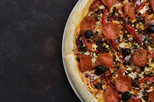 Close Up Pizza Drucke: Close up view of pizza with forcemeat