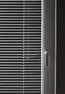 Deserted Window Drucke: Closed blinds on a window