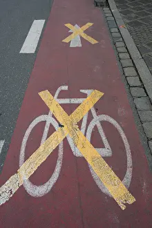 Central European Urban Environment Drucke: Closed cycle path in the city centre