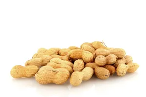 Studio Shot Peanuts Drucke: Many closed peanuts in shell isolated over white