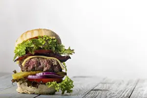 High Calorie Food Photography Drucke: Closeup of a single cheeseburger