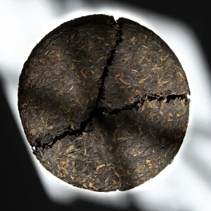 Close Up Food Photography Drucke: A closeup view of a circular compressed tea cake