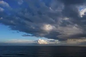 Deserted Spanish Shore Drucke: Cloud atmosphere at the Atlantic Ocean