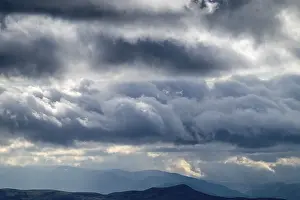 Cloudy Norway Landscape Drucke: Cloud atmosphere in the mountains