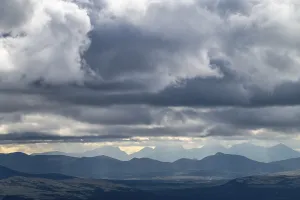 Overcast Sky Landscape Photo Drucke: Cloud atmosphere in the mountains