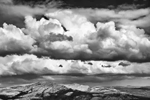 Cloudy Norway Landscape Drucke: Cloud atmosphere over mountains