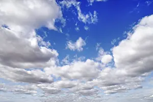 Overcast Weather Conditions Drucke: Cloud filled blue sky