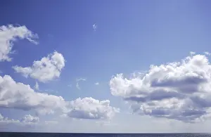 Blue Sky Clouds Drucke: Cloud formation in blue sky