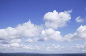Windy Weather Images Drucke: Cloud formation in blue sky
