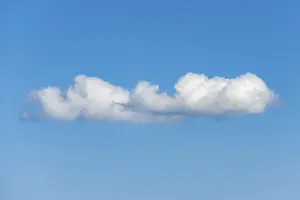 Drucke von Himmel und Wolken: Ein malerischer Himmel mit weichen, weißen Cumuluswolken über dem blauen Himmel in Baden-Württemberg Humilis Drucke: Wolkenbildung (Cumulus) bei blauem Himmel mit niedrigen Wolken