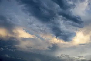 Overcast Sky Landscape Photo Drucke: Cloud formation cumulus cloud (Cumulus) in front of sunset