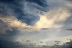 Cumulus Humilis Clouds Drucke: Cloud formation cumulus cloud (Cumulus) in front of sunset