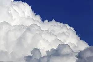 White Cumulus Cloud Drucke: Cloud formation, white and grey cumulus clouds