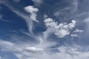 Central European Weather Patterns Drucke: Cloud formations in the evening sky
