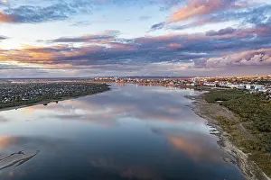 Deserted Russian Town Drucke: Cloud reflections on the Tom river