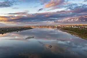 Tomsk Oblast Cityscape Drucke: Cloud reflections on the Tom river