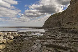 North Yorkshire Landscape Drucke: Clouds over the cliffs of Staithes