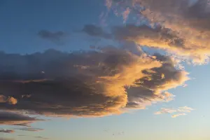 Atmospheric Evening Sky Drucke: Clouds in the evening sky, dramatic atmosphere