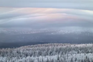 Cloudy Sky Over Mountains Drucke: Clouds over forested mountain ranges