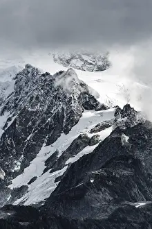 Washington National Forest Scenery Drucke: Clouds over glaciers with snow