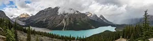High Angle View Of Mountains Drucke: Clouds hanging in mountain peaks