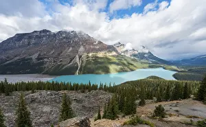 Rocky Mountains Landscape Photography Drucke: Clouds hanging in mountain peaks