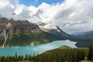 North American Mountain Range Drucke: Clouds hanging in mountain peaks