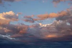 Southern Germany Cloudy Sky Drucke: Clouds illuminated by the evening sun