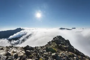 Deserted Alpine Scene Drucke: Clouds passing over the mountain ridge