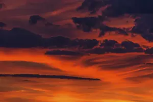 Dramatic Evening Atmosphere Drucke: Clouds at the red evening sky after sunset
