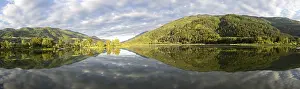 Cloudy Evening Landscape Drucke: Clouds are reflected in the lake