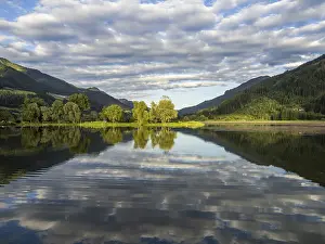 Gerahmter Druck : Wolken werden im See gespiegelt. Gerahmter Druck : Wolken werden im See gespiegelt.