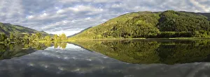 Gerahmter Druck : Wolken werden im See gespiegelt. Gerahmter Druck : Wolken werden im See gespiegelt.