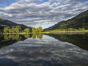 Austria Travel Photography Drucke: Clouds are reflected in the lake
