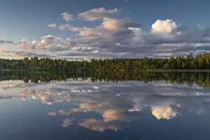 Swedish Countryside Landscape Shot Drucke: Clouds reflected on the water surface