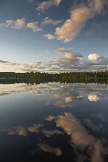 Cloudy Lake Landscape Drucke: Clouds reflected on the water surface