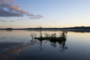 Evening Mood Landscape Drucke: Clouds reflected on the water surface