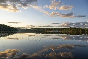 Northern Europe Water Scenery Drucke: Clouds reflected on the water surface