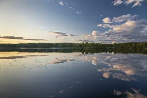 Scandinavian Cloud Landscapes Drucke: Clouds reflected on the water surface