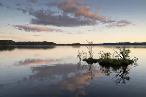 Scandinavian Forest Landscape Drucke: Clouds reflected on the water surface