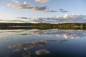 Cloudy Lake Landscape Drucke: Clouds reflected on the water surface