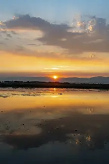 Inle Lake Myanmar Drucke: Clouds reflecting in the water at sunset