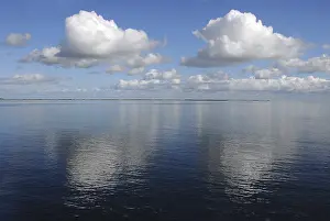 Cloudy Daytime Scene Drucke: Clouds with reflections in the North Sea