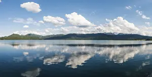 Reflective Lake Surface Drucke: Clouds, reflections in water, Walchensee