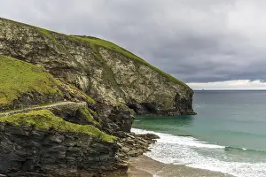 Northern European Landscapes Drucke: Clouds over the sea and cliffs of Trebarwith Beach