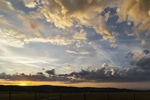 Central Europe Cloudy Skies Drucke: Clouds in the sky, dramatic cloud atmosphere shortly in front of sunrise
