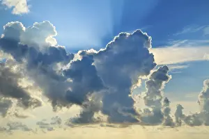 Red Morning Sky Drucke: Clouds in sky with sunrays on sunrise