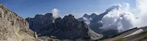 Veneto Mountain Range Drucke: Clouds at the summit of Lagazuoi