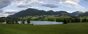 Cloudy Mountainous Landscape Drucke: Cloudy mood over the Putterersee